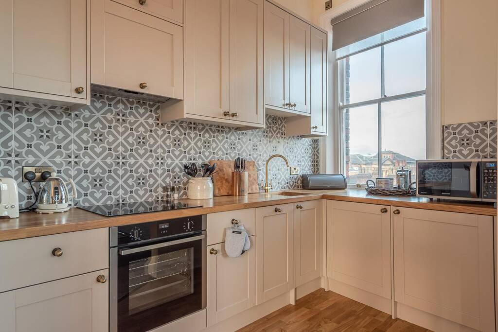 Luxury Apartment Rowntree House Across From The Shambles York Buitenkant foto